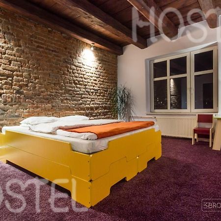 3 Bros' Hostel Cieszyn チェシン 部屋 写真