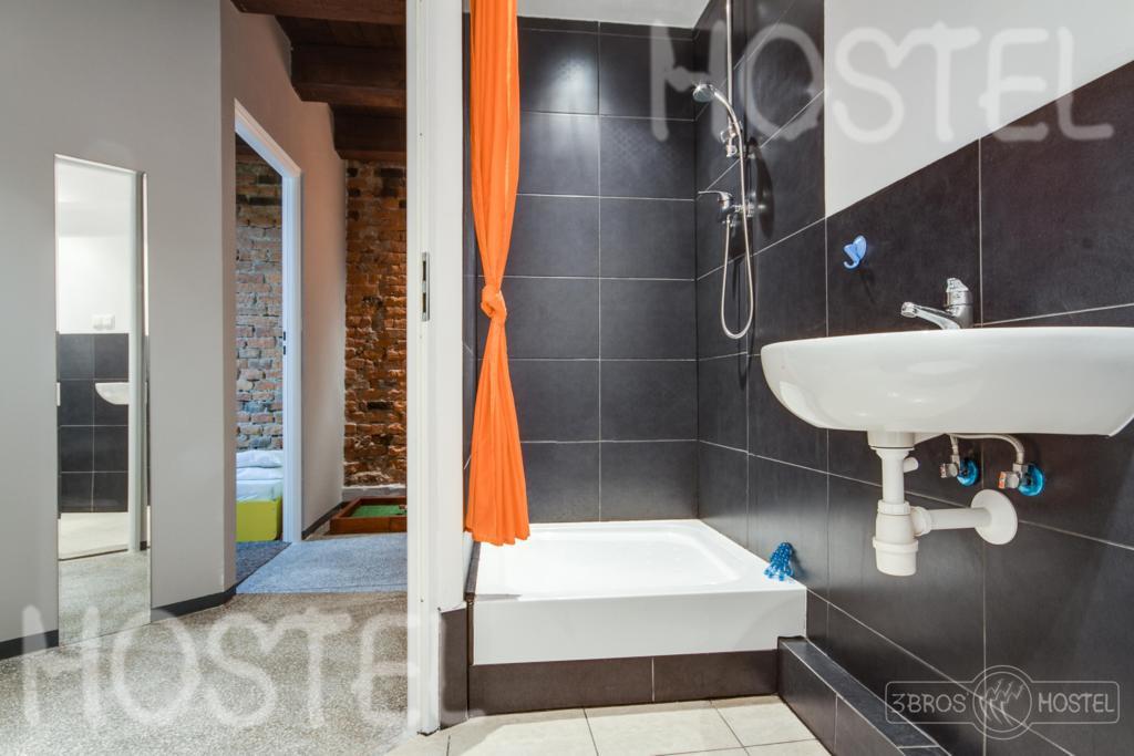 3 Bros' Hostel Cieszyn チェシン エクステリア 写真