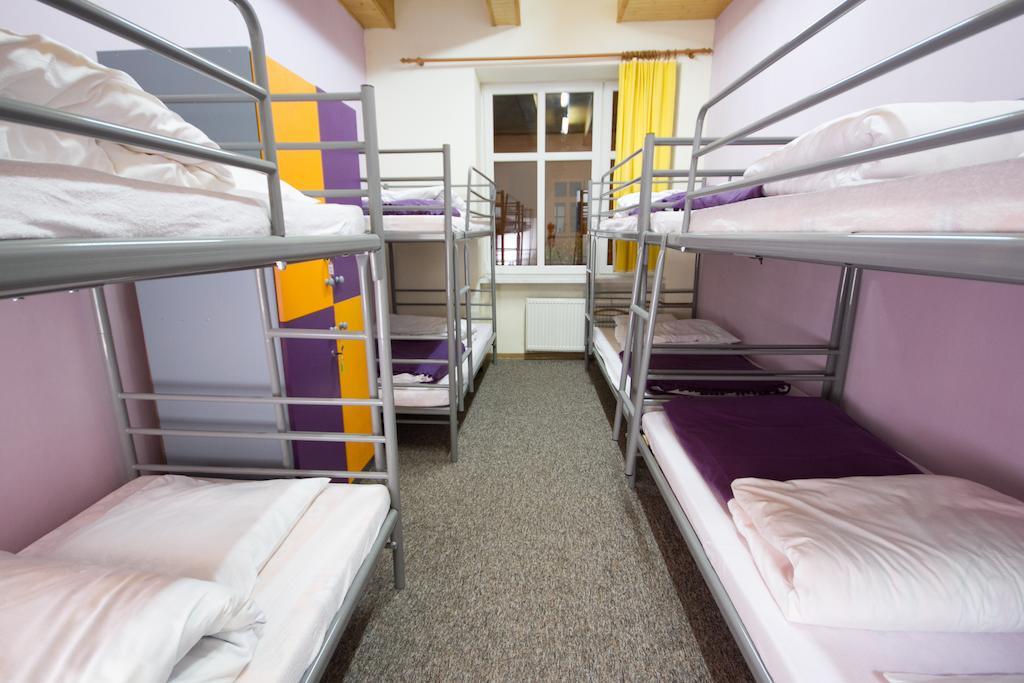 3 Bros' Hostel Cieszyn チェシン 部屋 写真