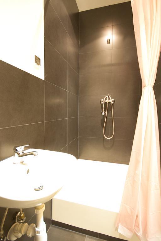 3 Bros' Hostel Cieszyn チェシン 部屋 写真