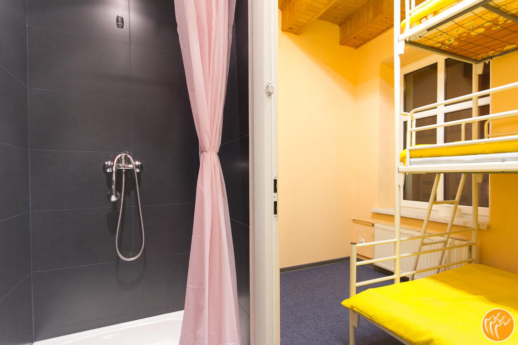 3 Bros' Hostel Cieszyn チェシン エクステリア 写真