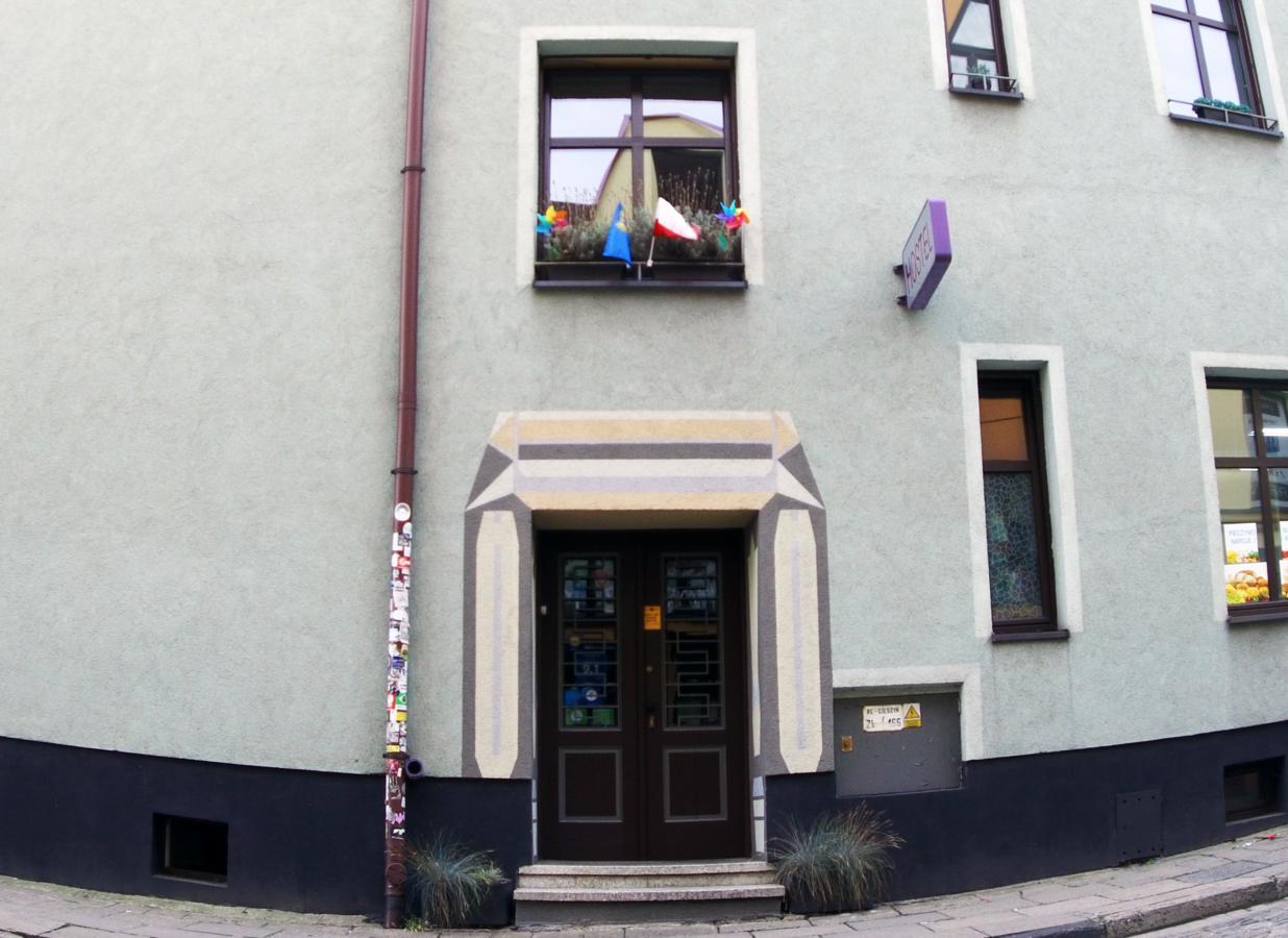 3 Bros' Hostel Cieszyn チェシン エクステリア 写真